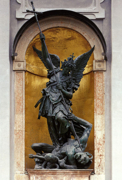 Der Erzengel Michael als Sieger über Luzifer