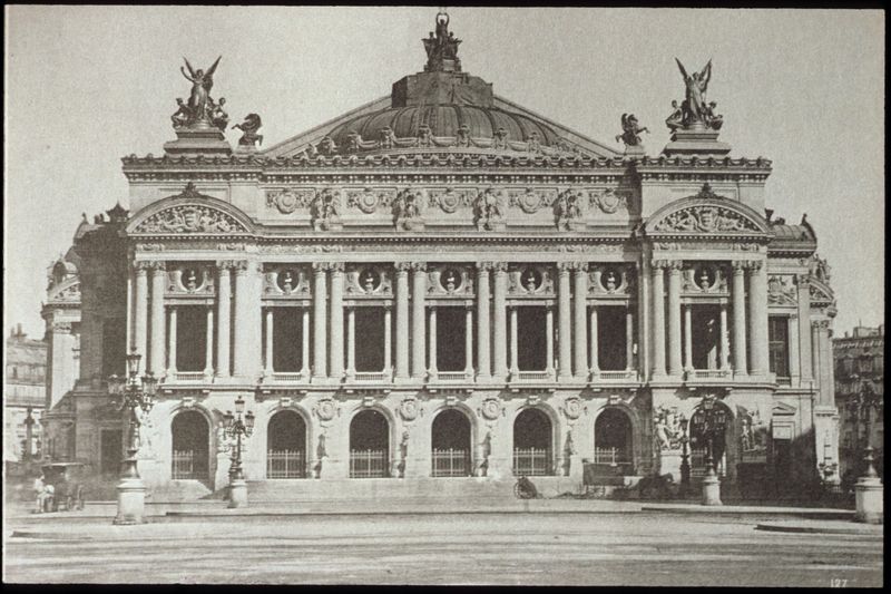 Oper (Vorderansicht)