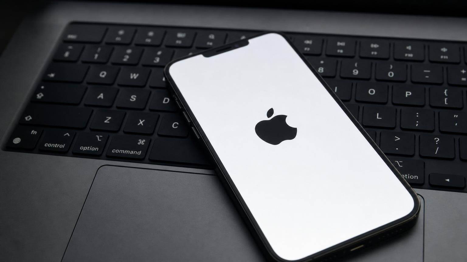 Apple Uses AI and 3D Printing to Build iPhone Duo Hinge