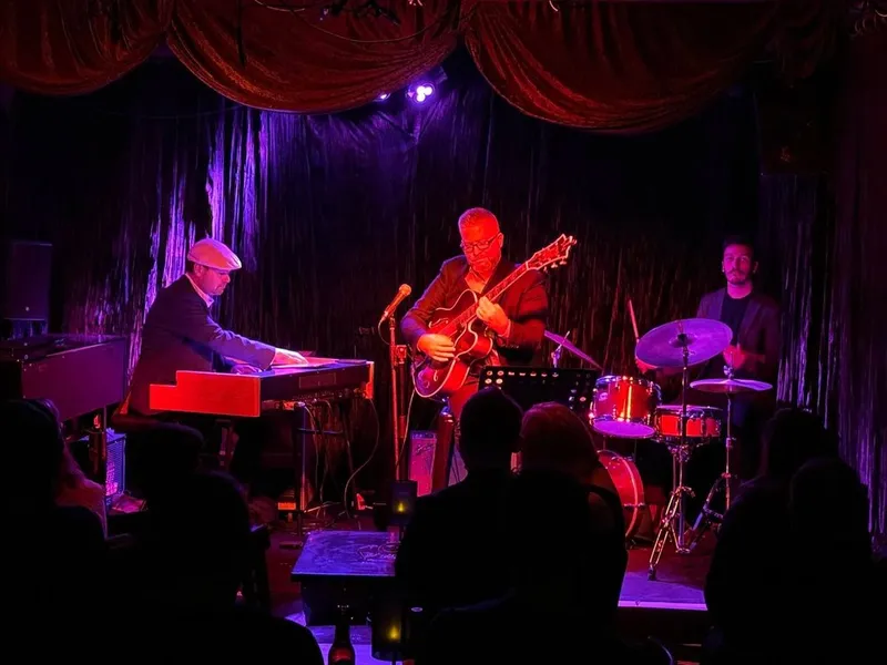 Chris Johnstone Quartet - Kickin' The B at 303