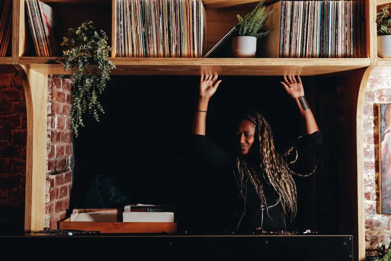UK GARAGE with DJ Lady Erica