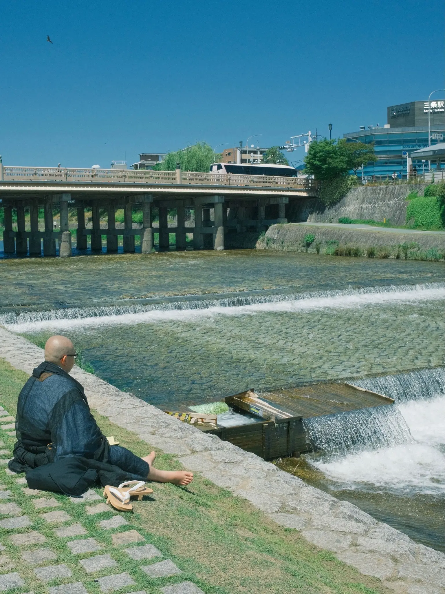Photo: 2023-05-24_Man-Sitting-by-Katsuragawa-River.webp