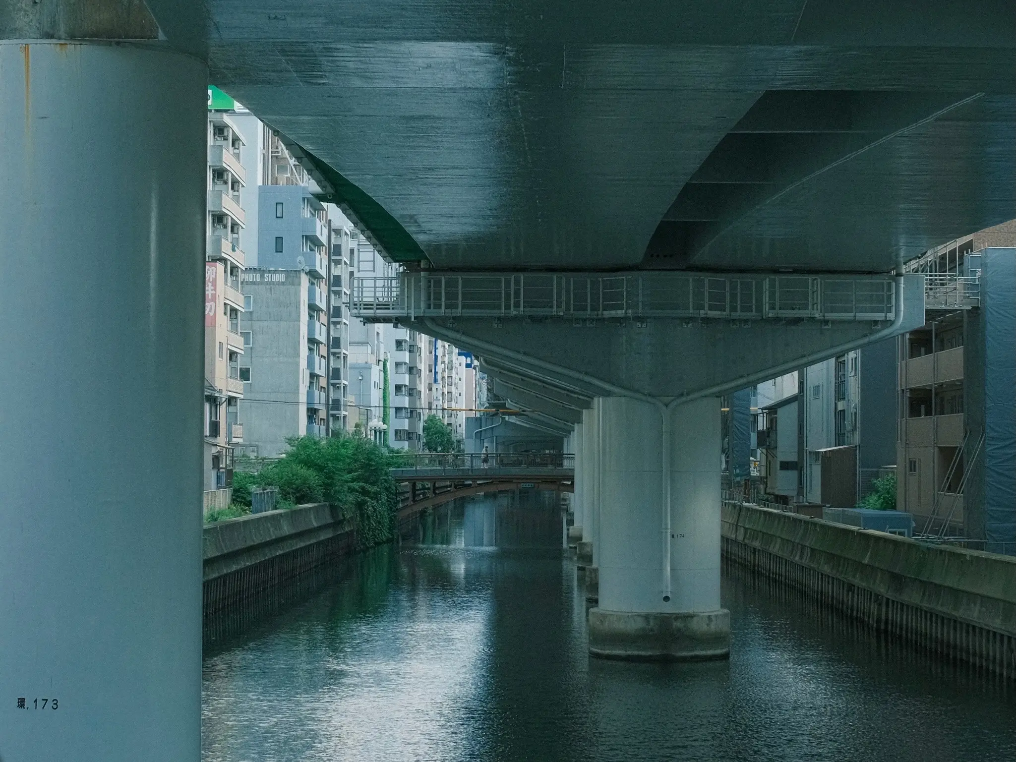 Photo: 2023-05-25_Under-a-Bridge-in-Osaka.webp