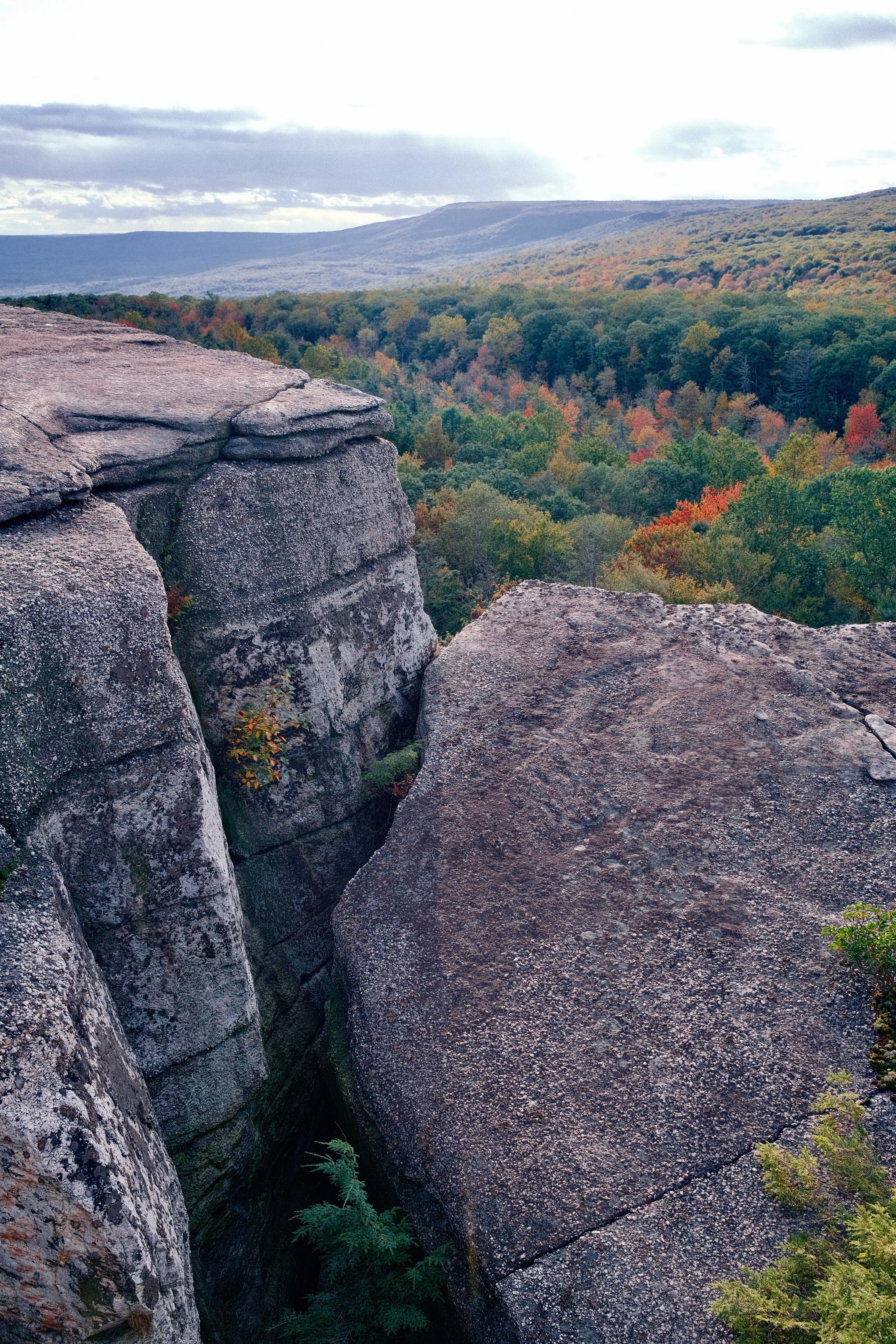 Photo: 2023-10-08_Big-Rocks-Hugging.webp