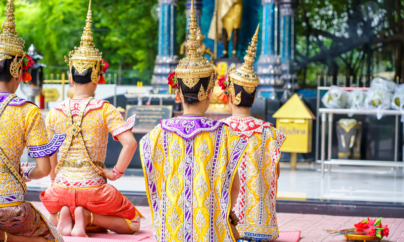 The Art of Traditional Thai Sitting Postures