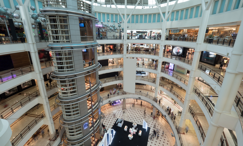 Fahsai Goes to the Department Store in Summer
