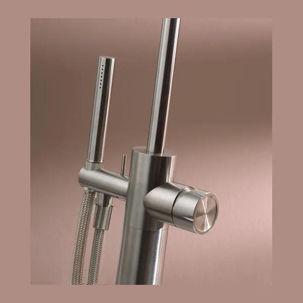 Accordo Freestanding Shower Set with Handshower and Diverter