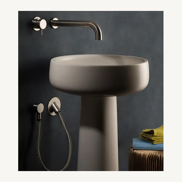 Approdo Wall Mounted Pull Out Spout Kitchen Set