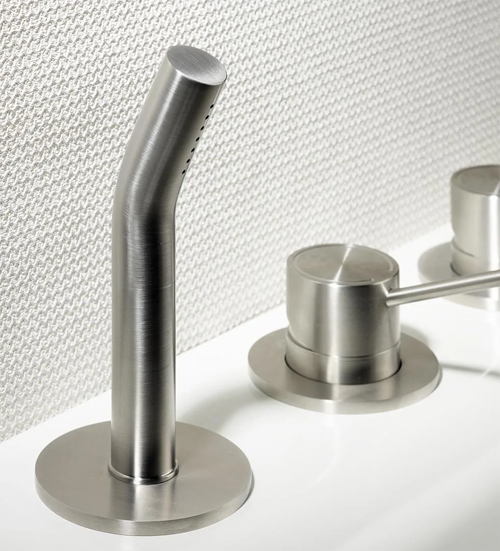 Slancio Deck Mounted Bath Set With Two Mixers, Handshower And Hose